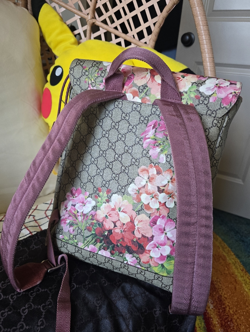 Authentic Gucci Brown GG Supreme Floral Canvas Backpack with Pink Interior - Picture 3 of 16
